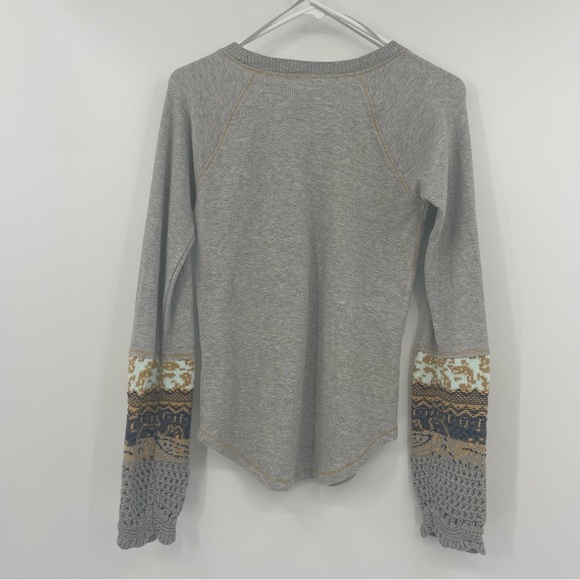 Free People In The Mix Cuff Top Jersey style Gray Large fits Small - Picture 7 of 14